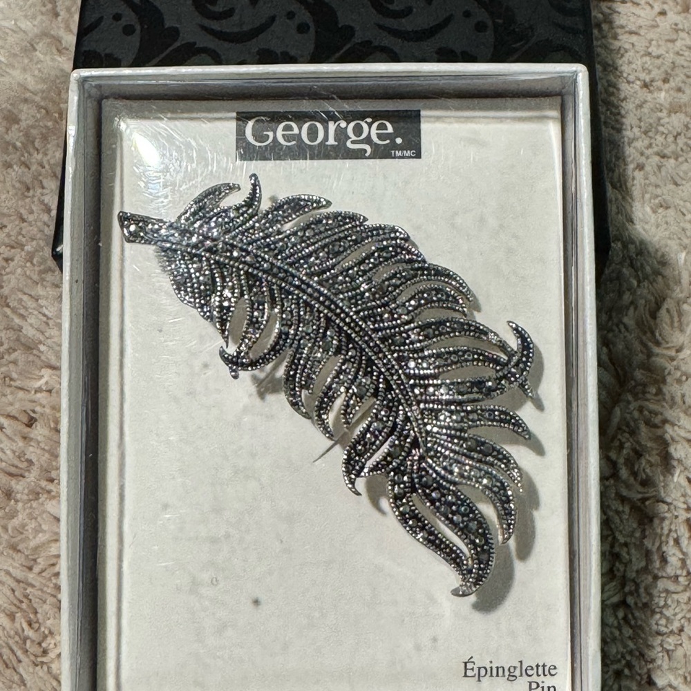 Feather Pin Brooch - Picture 2 of 2